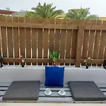 Private Sunny Terrace - Secure Bike Or Board Lockup Appartement *