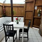 Private Sunny Terrace - Secure Bike Or Board Lockup Appartement