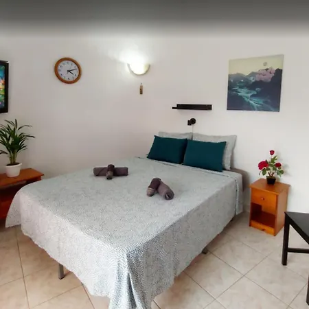 Private Sunny Terrace - Secure Bike Or Board Lockup *