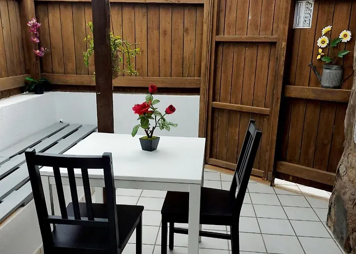 Private Sunny Terrace - Secure Bike Or Board Lockup 公寓