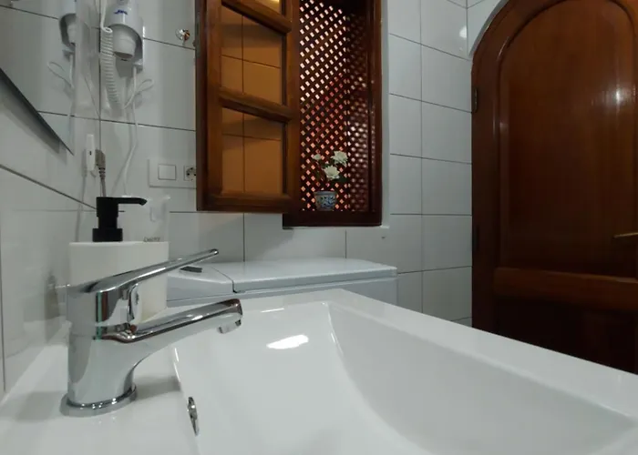 Private Sunny Terrace - Secure Bike Or Board Lockup *