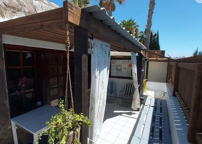 Private Sunny Terrace - Secure Bike Or Board Lockup 公寓